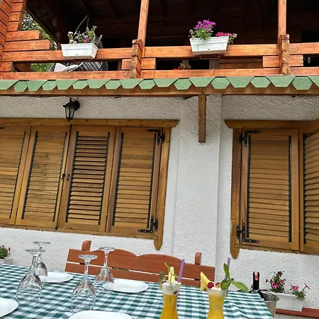 Paradise Hostel *